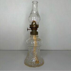 ANTIQUE MINIATURE OIL / KEROSENE LAMP SMITH 1 FIG 119 PG 78 SWIRL PATTERN c1920